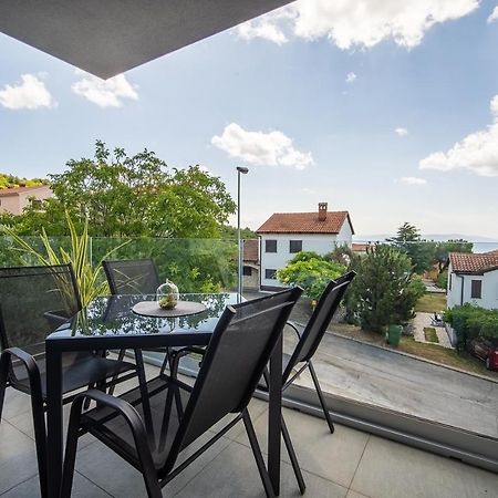 Villa Apartments Lela Rabac Eksteriør billede