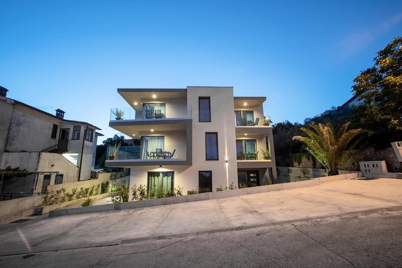 Villa Apartments Lela Rabac Eksteriør billede