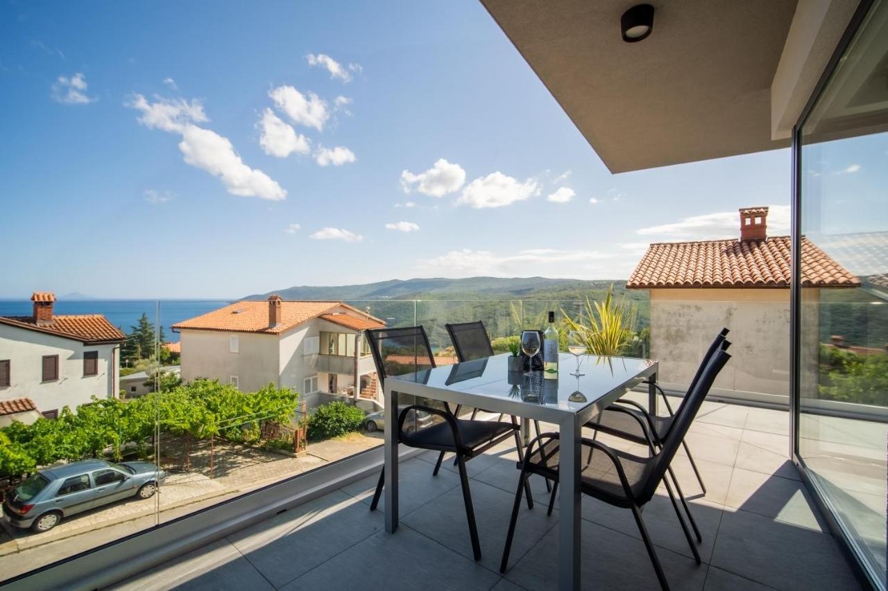 Villa Apartments Lela Rabac Eksteriør billede