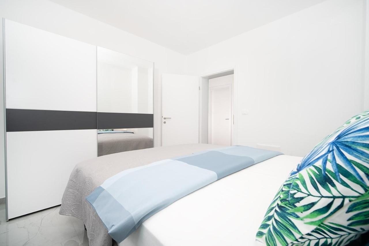 Villa Apartments Lela Rabac Eksteriør billede