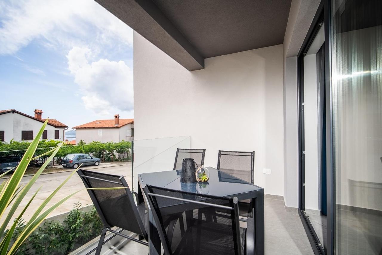 Villa Apartments Lela Rabac Eksteriør billede
